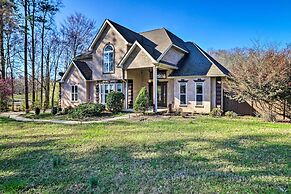 Spacious Stockbridge Manor: Pool Table, 2 Kitchens