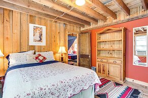 Jasper '7 Timbers' Cabin on 10 Acres w/ a Creek!