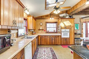 Jasper '7 Timbers' Cabin on 10 Acres w/ a Creek!