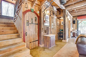 Jasper '7 Timbers' Cabin on 10 Acres w/ a Creek!