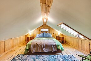 Jasper '7 Timbers' Cabin on 10 Acres w/ a Creek!