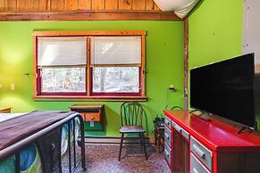 Jasper '7 Timbers' Cabin on 10 Acres w/ a Creek!