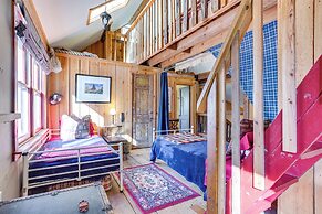 Jasper '7 Timbers' Cabin on 10 Acres w/ a Creek!