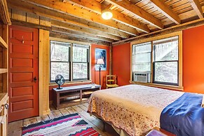 Jasper '7 Timbers' Cabin on 10 Acres w/ a Creek!