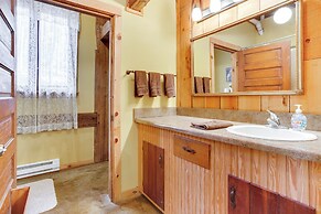 Jasper '7 Timbers' Cabin on 10 Acres w/ a Creek!