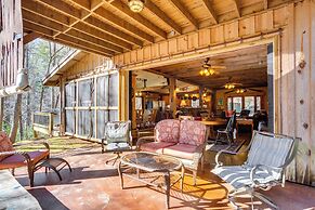 Jasper '7 Timbers' Cabin on 10 Acres w/ a Creek!