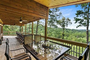 Creekside Cabin w/ Hot Tub, Mtn Views & More!