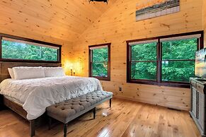 Creekside Cabin w/ Hot Tub, Mtn Views & More!