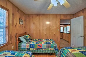 Pet-friendly Toccoa Home w/ Deck + Lake Access!