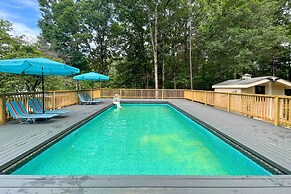 Mcdonough Getaway w/ Private Lake on 24 Acres