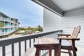 Breezy Tybee Island Condo - 100 Yards From Beach!