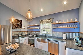 Hiawassee Home w/ Views < 1 Mi to Lake Chatuge