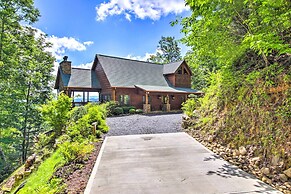 Unique Mineral Bluff Home With Mountain Views!