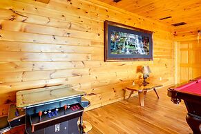 Unique Mineral Bluff Home With Mountain Views!