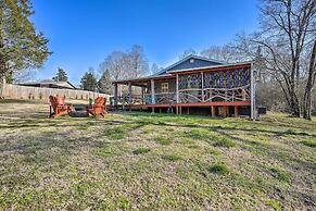 Charming Escape w/ Fire Pit in Summerville!