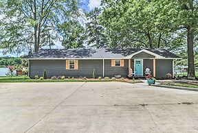 Waterfront Lake Sinclair Home w/ Boat Dock!