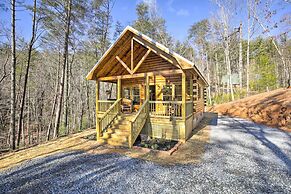 Couples Getaway Cabin by Hiking + Waterfalls!