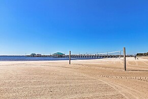 Harbor Oaks Haven: Walk to Front Beach & Downtown!