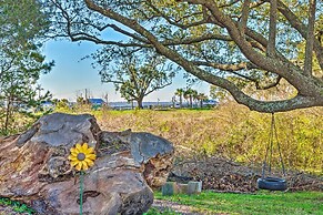 Harbor Oaks Haven: Walk to Front Beach & Downtown!