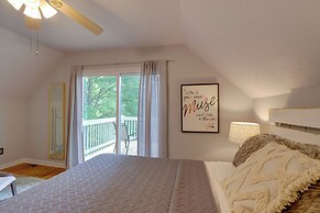 Blue Ridge Getaway w/ Hot Tub & Seasonal View!