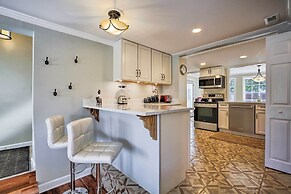 Cheery Cottage w/ Yard < 1 Mile to Marietta Square