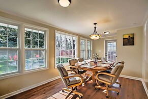 Cheery Cottage w/ Yard < 1 Mile to Marietta Square