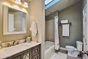 Cheery Cottage w/ Yard < 1 Mile to Marietta Square