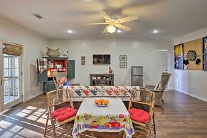 Cozy & Quiet Studio w/ Porch, Near Scenic Railway!