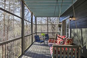 Cozy & Quiet Studio w/ Porch, Near Scenic Railway!
