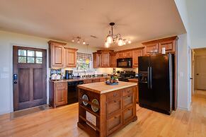 Lakemont Retreat: Game Room, Hot Tub, & Mtn Views!