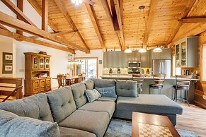 4 Mi to Beach: Lake Tahoe Mountain Retreat!