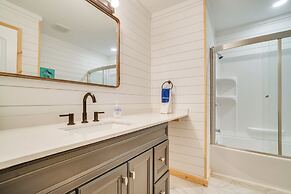 Spacious Rustic Helen Abode ~ 1/2 Mi From Tubing!