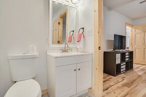 Spacious Rustic Helen Abode ~ 1/2 Mi From Tubing!