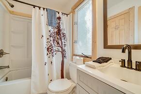 Spacious Rustic Helen Abode ~ 1/2 Mi From Tubing!