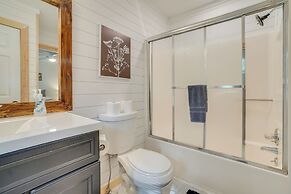 Spacious Rustic Helen Abode ~ 1/2 Mi From Tubing!