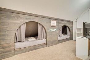 Spacious Rustic Helen Abode ~ 1/2 Mi From Tubing!