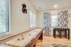 Spacious Rustic Helen Abode ~ 1/2 Mi From Tubing!