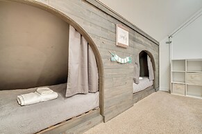 Spacious Rustic Helen Abode ~ 1/2 Mi From Tubing!