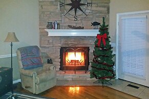 Lakefront Hiawassee Home w/ Boat Dock & Hot Tub!