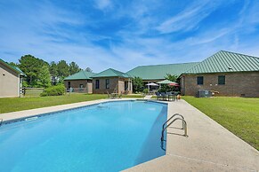 Spacious Elko Home - 6 Mi to Georgia Fairgrounds!
