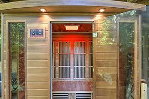 Cozy Blue Ridge Cabin w/ Sauna & Trail Access!