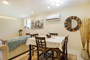 Fayetteville Guest House: Walk to Nature Preserve!