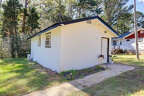 Fayetteville Guest House: Walk to Nature Preserve!