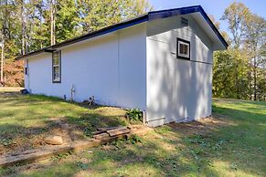 Fayetteville Guest House: Walk to Nature Preserve!