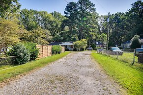 Pet-friendly Norfolk Retreat ~ 7 Mi to Beach!