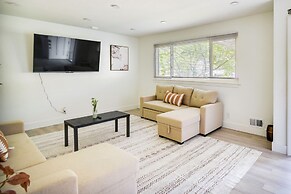 Pet-friendly Norfolk Retreat ~ 7 Mi to Beach!