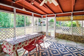 Pet-friendly Norfolk Retreat ~ 7 Mi to Beach!