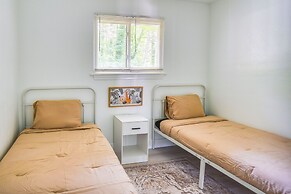 Pet-friendly Norfolk Retreat ~ 7 Mi to Beach!