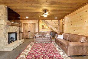 Luxe Morganton Cabin: Hot Tub, Fire Pit, Game Room