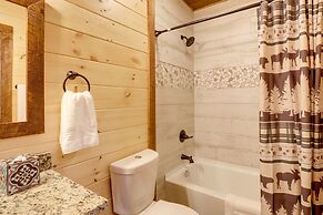 Luxe Morganton Cabin: Hot Tub, Fire Pit, Game Room
